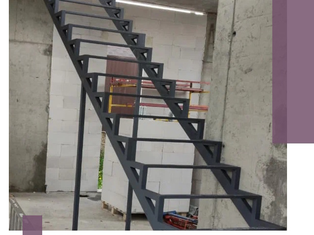 Демонтаж металлических лестниц в Октябрьском быстро и безопасно