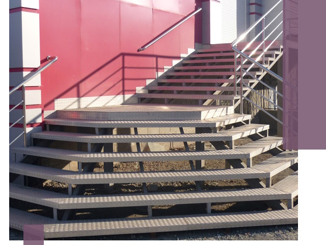 Лестницы для магазина в Октябрьском — изготовление и монтаж