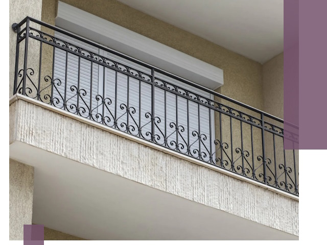 Балконные ограждения из металла и стекла в Октябрьском для домов